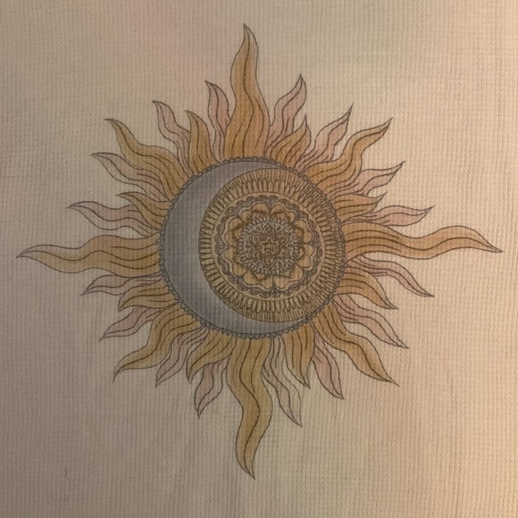 White T w/ sun and moon design - Picture 3 of 4